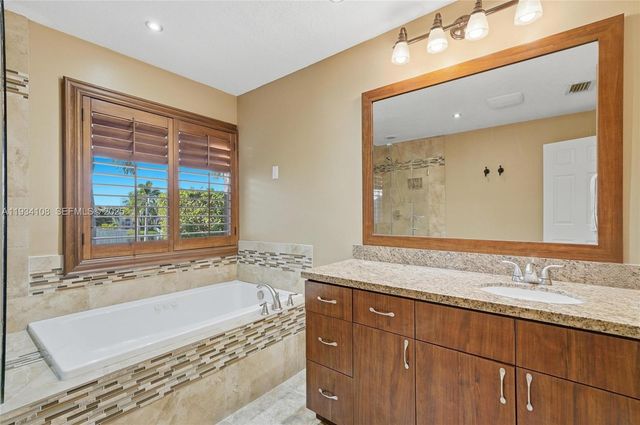 18435 NW 10th St, Pembroke Pines, FL 33029