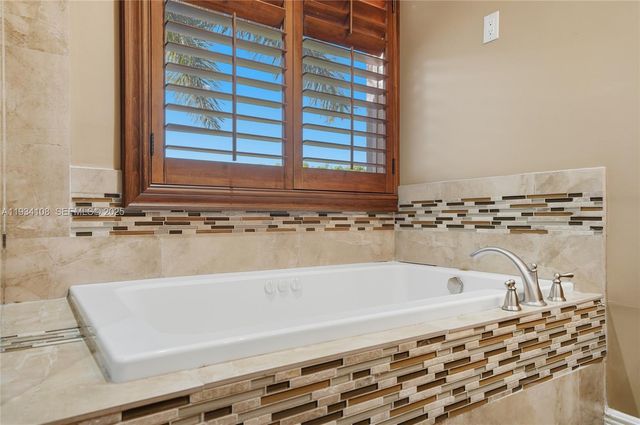 18435 NW 10th St, Pembroke Pines, FL 33029