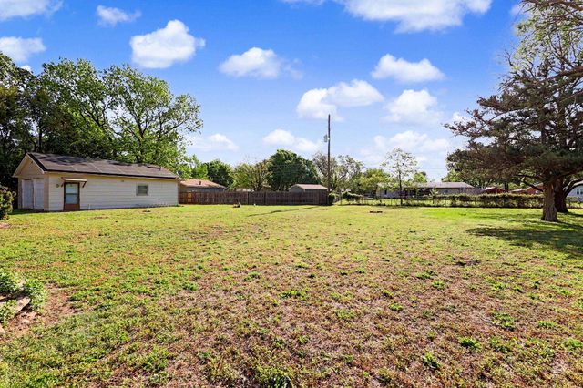 2850 N Meridian Ave, Wichita, KS 67204