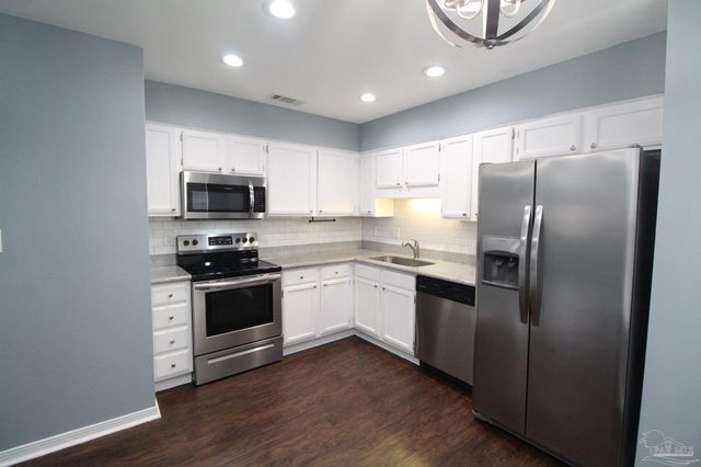 2709 Chicago Ct, Pensacola, FL 32526