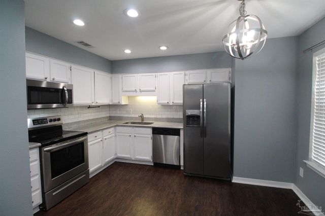 2709 Chicago Ct, Pensacola, FL 32526