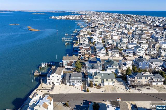 25 W Bayberry Drive, Beach Haven, NJ 08008