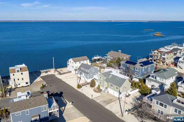 25 W Bayberry Drive, Beach Haven, NJ 08008
