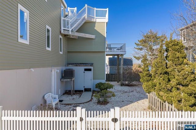 25 W Bayberry Drive, Beach Haven, NJ 08008