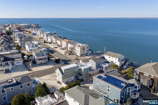 25 W Bayberry Drive, Beach Haven, NJ 08008