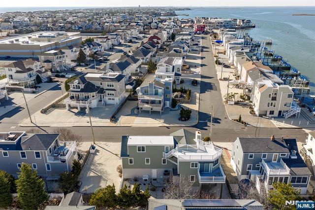 25 W Bayberry Drive, Beach Haven, NJ 08008
