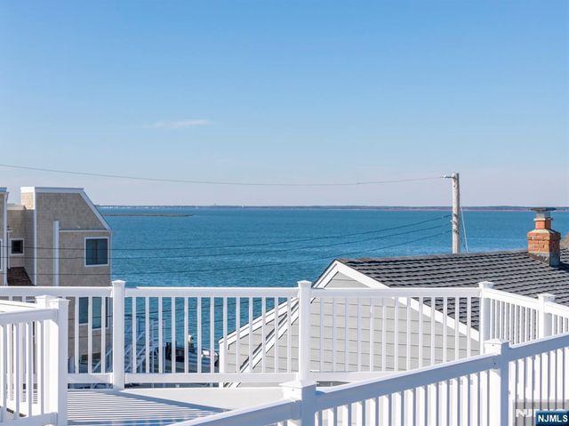25 W Bayberry Drive, Beach Haven, NJ 08008