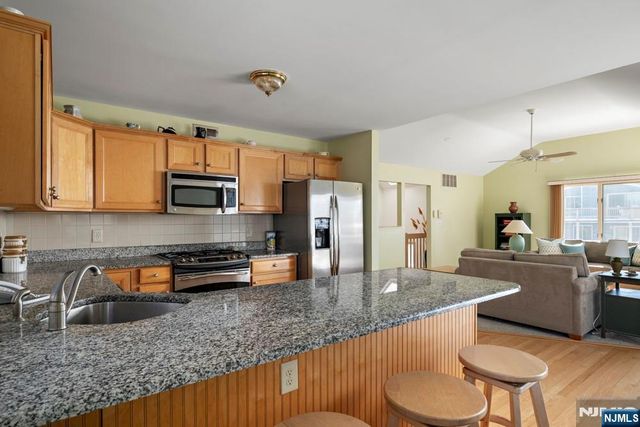 25 W Bayberry Drive, Beach Haven, NJ 08008