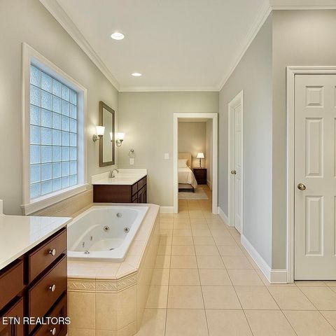 142 Center Park Lane, Oak Ridge, TN 37830