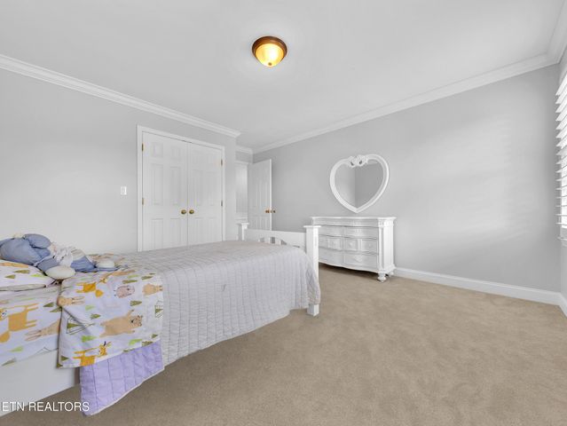 142 Center Park Lane, Oak Ridge, TN 37830