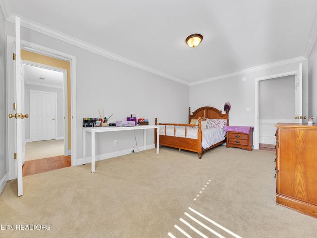 142 Center Park Lane, Oak Ridge, TN 37830