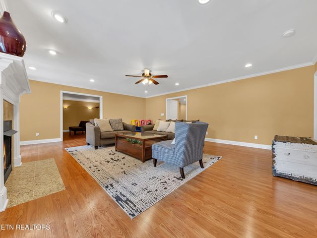 142 Center Park Lane, Oak Ridge, TN 37830