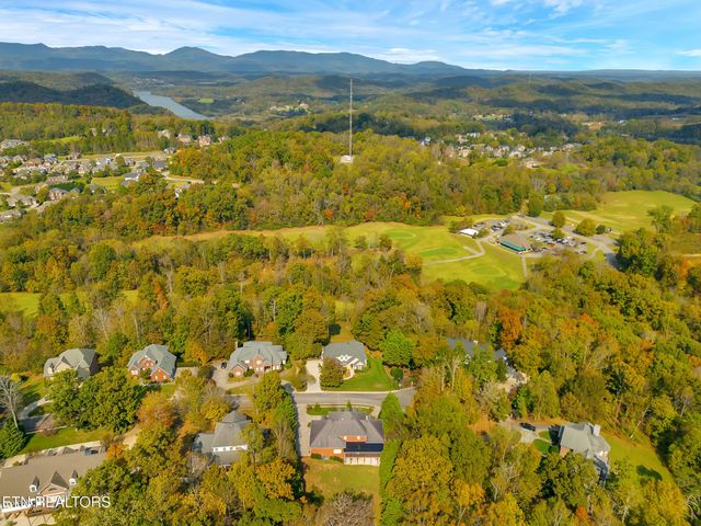 142 Center Park Lane, Oak Ridge, TN 37830