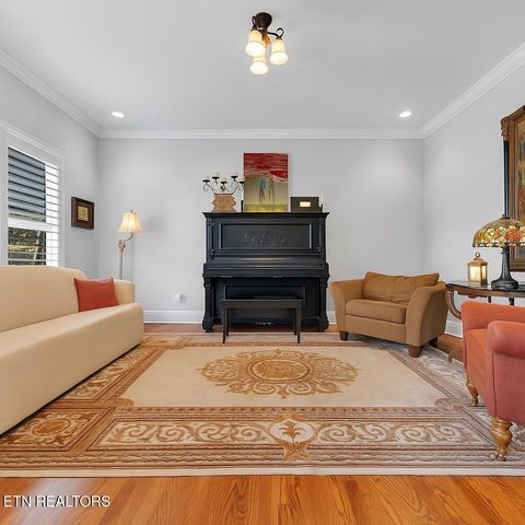 142 Center Park Lane, Oak Ridge, TN 37830