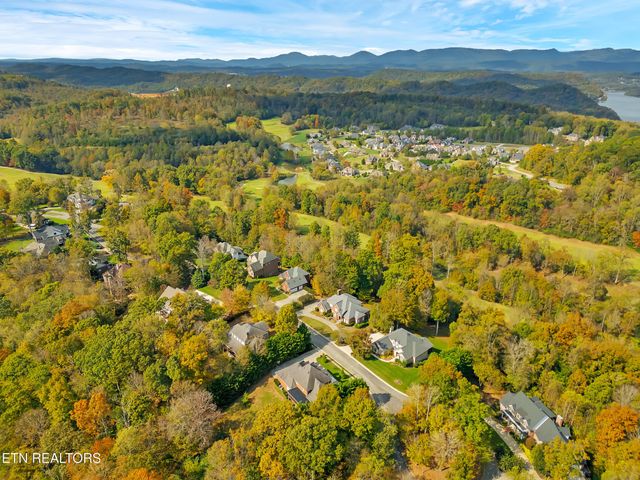 142 Center Park Lane, Oak Ridge, TN 37830