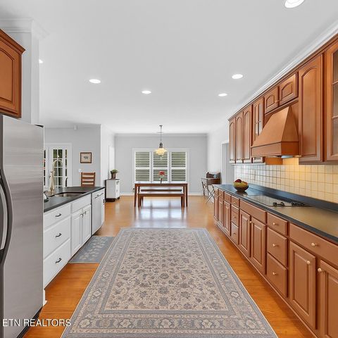 142 Center Park Lane, Oak Ridge, TN 37830