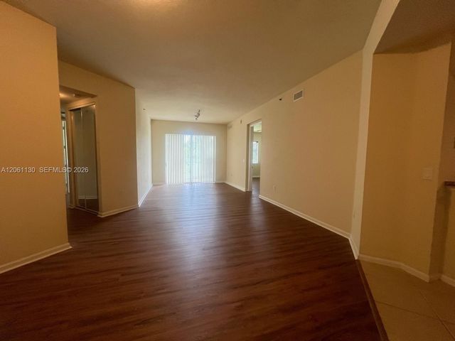 3500 Oaks Clubhouse Drive 207, Pompano Beach, FL 33069