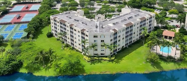 3500 Oaks Clubhouse Drive 207, Pompano Beach, FL 33069