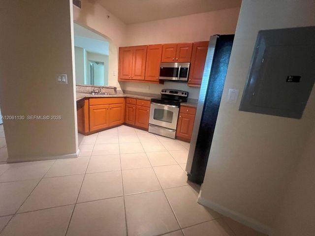 3500 Oaks Clubhouse Drive 207, Pompano Beach, FL 33069