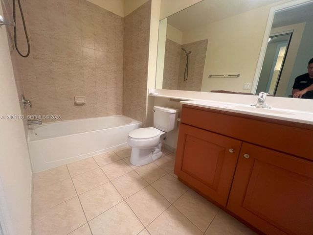 3500 Oaks Clubhouse Drive 207, Pompano Beach, FL 33069