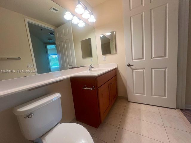 3500 Oaks Clubhouse Drive 207, Pompano Beach, FL 33069
