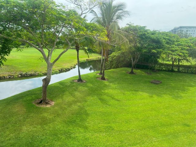 3500 Oaks Clubhouse Drive 207, Pompano Beach, FL 33069