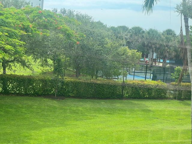 3500 Oaks Clubhouse Drive 207, Pompano Beach, FL 33069