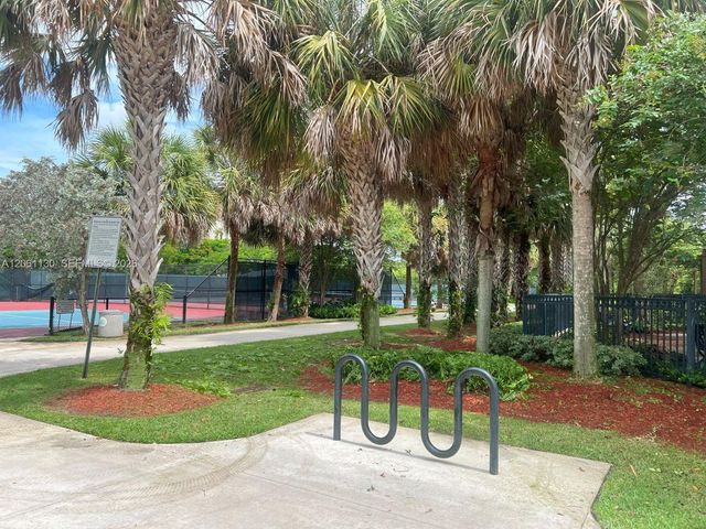 3500 Oaks Clubhouse Drive 207, Pompano Beach, FL 33069