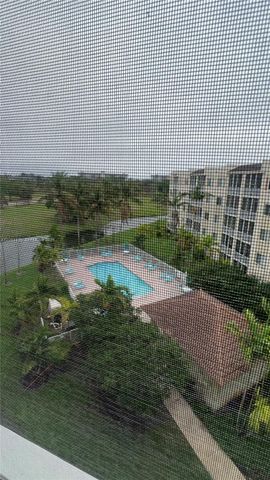 3500 Oaks Clubhouse Drive 207, Pompano Beach, FL 33069