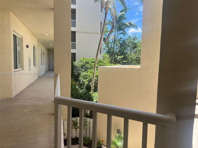 3500 Oaks Clubhouse Drive 207, Pompano Beach, FL 33069