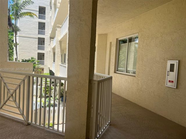3500 Oaks Clubhouse Drive 207, Pompano Beach, FL 33069