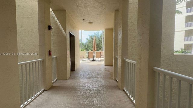 3500 Oaks Clubhouse Drive 207, Pompano Beach, FL 33069