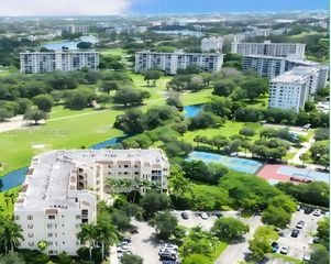 3500 Oaks Clubhouse Drive 207, Pompano Beach, FL 33069