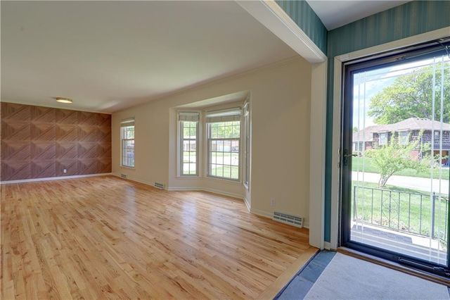 10813 Beacon Avenue, Kansas City, MO 64134