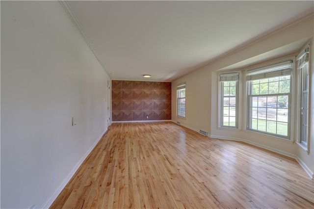 10813 Beacon Avenue, Kansas City, MO 64134