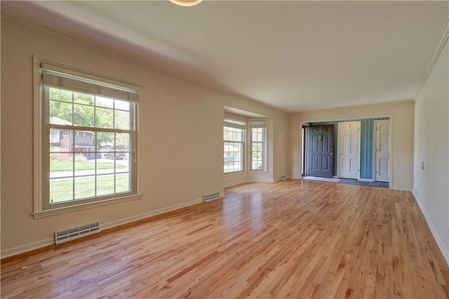 10813 Beacon Avenue, Kansas City, MO 64134