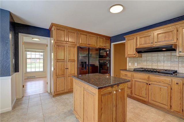 10813 Beacon Avenue, Kansas City, MO 64134