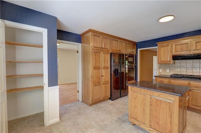 10813 Beacon Avenue, Kansas City, MO 64134