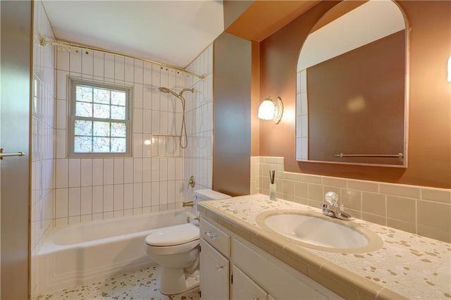 10813 Beacon Avenue, Kansas City, MO 64134
