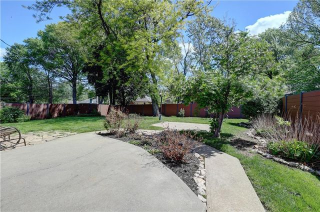 10813 Beacon Avenue, Kansas City, MO 64134