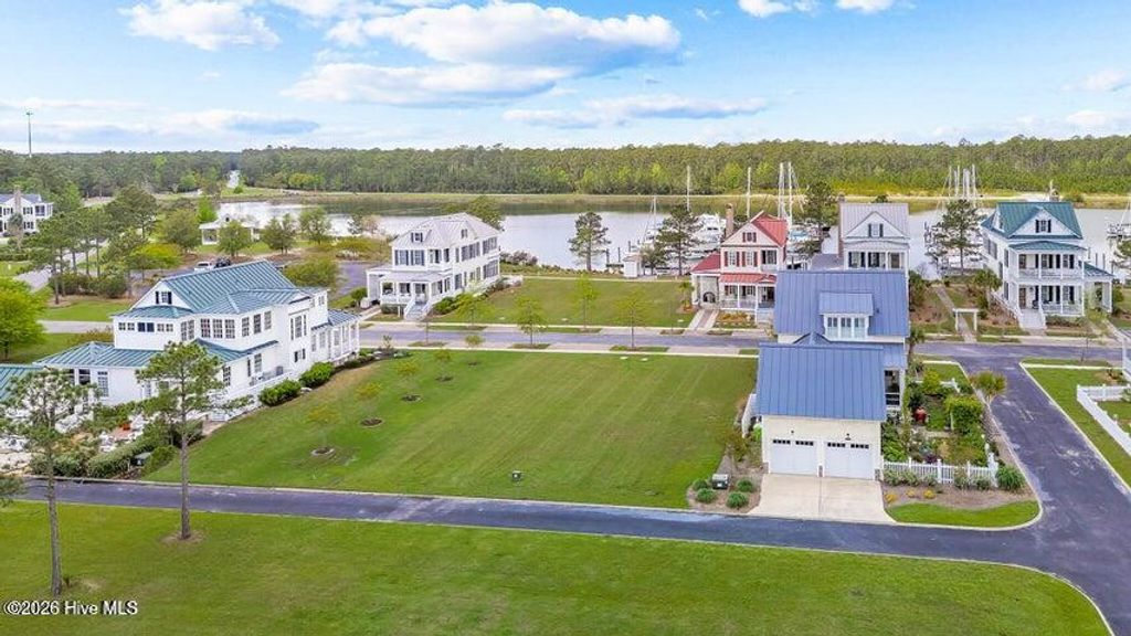 316 E Harborside Road, Oriental, NC 28571