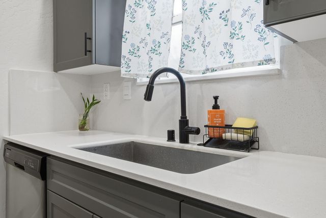 2824 S Cain Street, Visalia, CA 93292