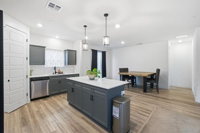 2824 S Cain Street, Visalia, CA 93292