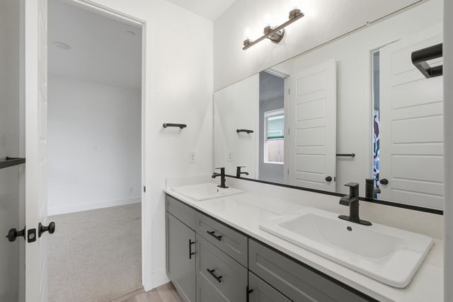 2824 S Cain Street, Visalia, CA 93292