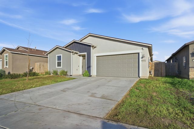 2824 S Cain Street, Visalia, CA 93292