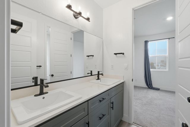 2824 S Cain Street, Visalia, CA 93292