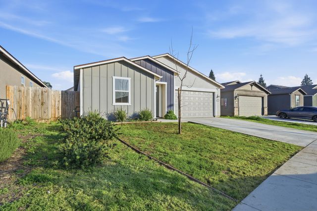 2824 S Cain Street, Visalia, CA 93292