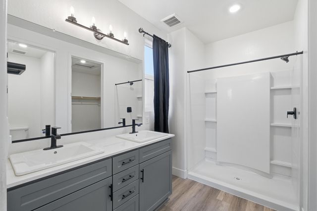 2824 S Cain Street, Visalia, CA 93292