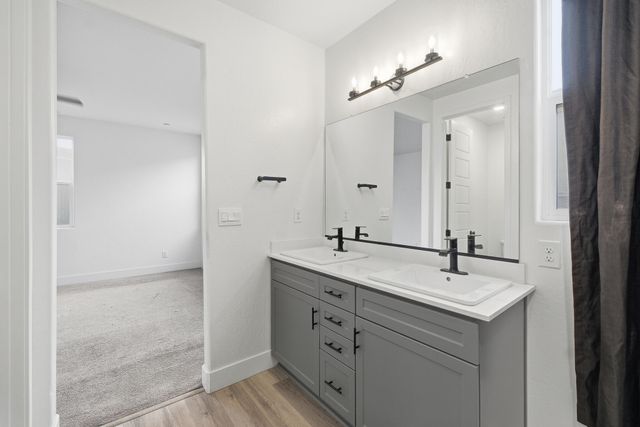 2824 S Cain Street, Visalia, CA 93292