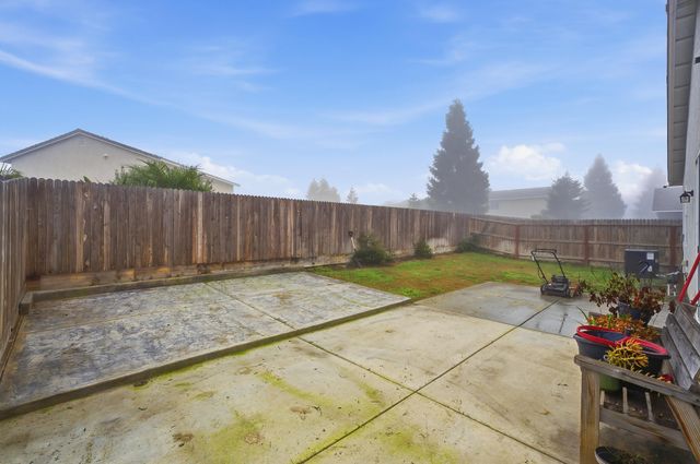 2824 S Cain Street, Visalia, CA 93292